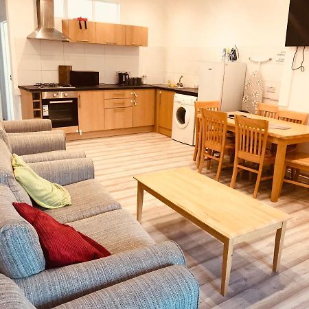Entire Flat With Three Bedrooms N 2 เกรทยาร์มัธ ภายนอก รูปภาพ